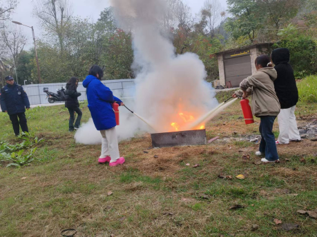 以战带练，以练促学，旅茶师生学消防技能 保校园安全