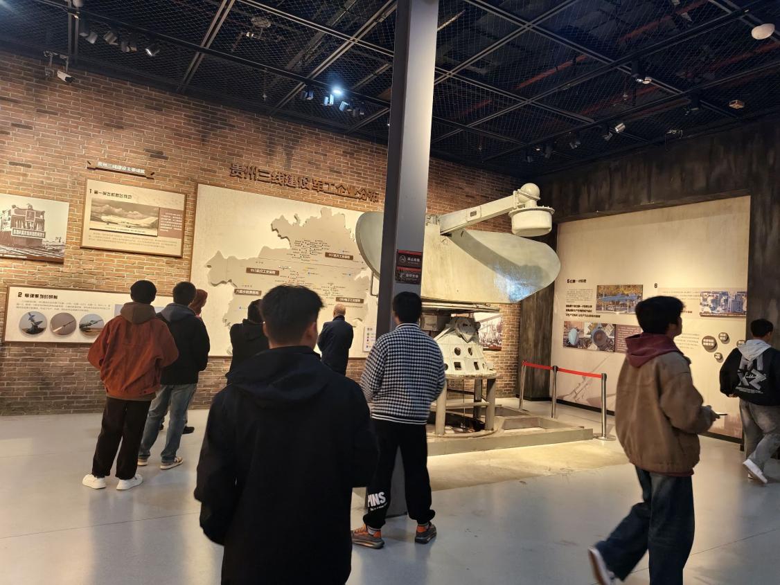 汽车工程系组织开展学习传承“三线精神”活动